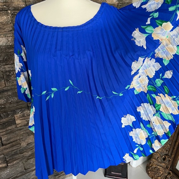 Vibrant Blue Floral Blouse - Picture 7 of 11